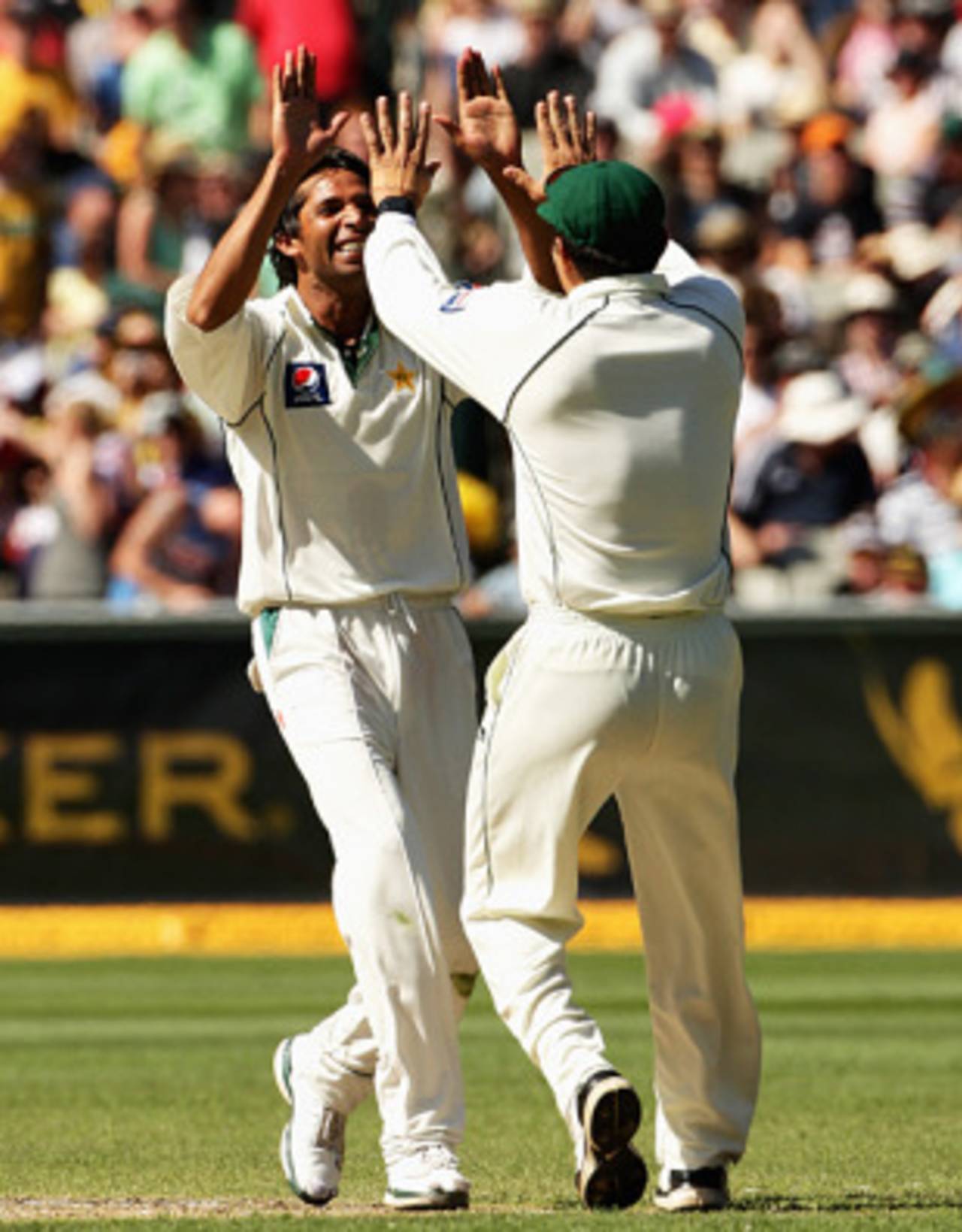 Mohammad Asif was the best bowler on view, but he wasn't smiling when asked about the MCG track&nbsp;&nbsp;&bull;&nbsp;&nbsp;Getty Images