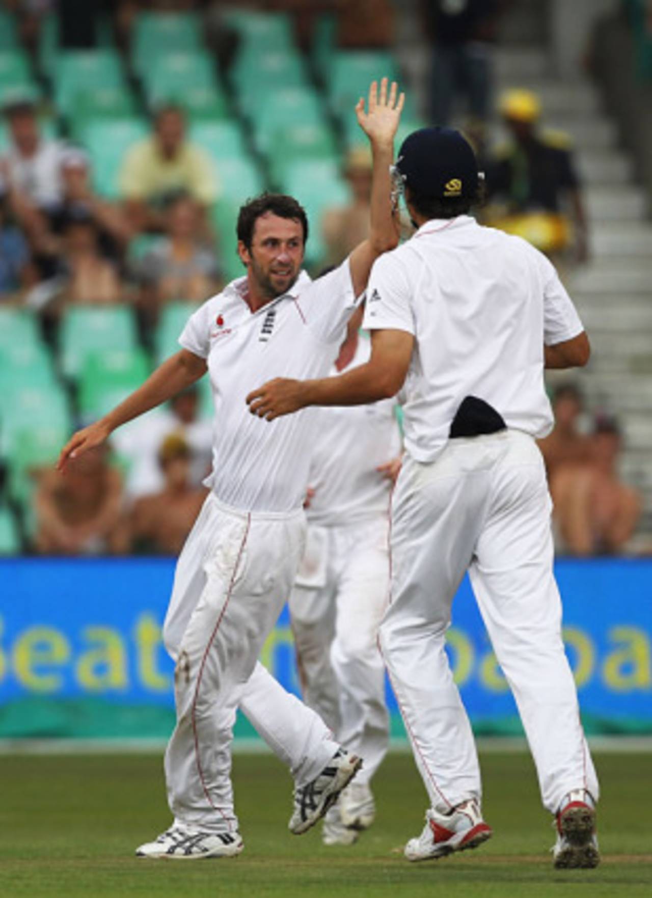 Graham Onions bowled well all day and was finally rewarded when he had JP Duminy out lbw, South Africa v England, 2nd Test, Durban, December 26, 2009