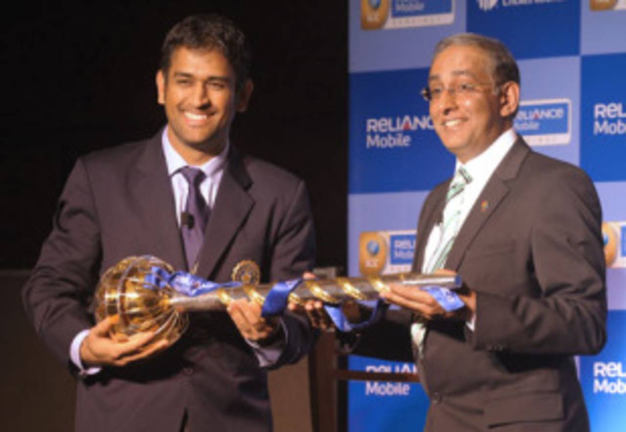 MS Dhoni and Haroon Lorgat pose with the  ICC Test Championship mace, New Delhi, December 27, 2009