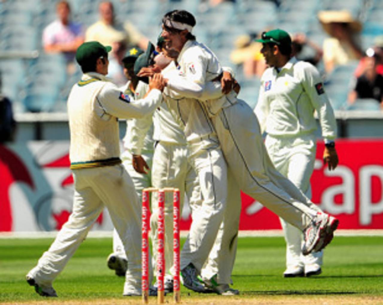 Mohammad Aamer lifted Pakistan with his maiden five-wicket bag, Australia v Pakistan, 1st Test, Melbourne, 4th day, December 29, 2009