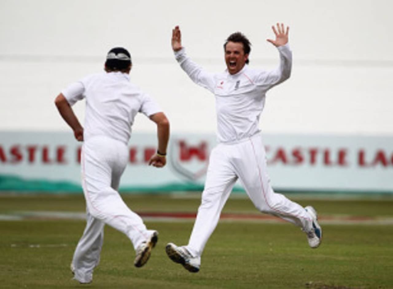 Graeme Swann struck with his second delivery as South Africa wobbled after England declared with a 232-run advantage, South Africa v England, 2nd Test, Durban, December 29, 2009 