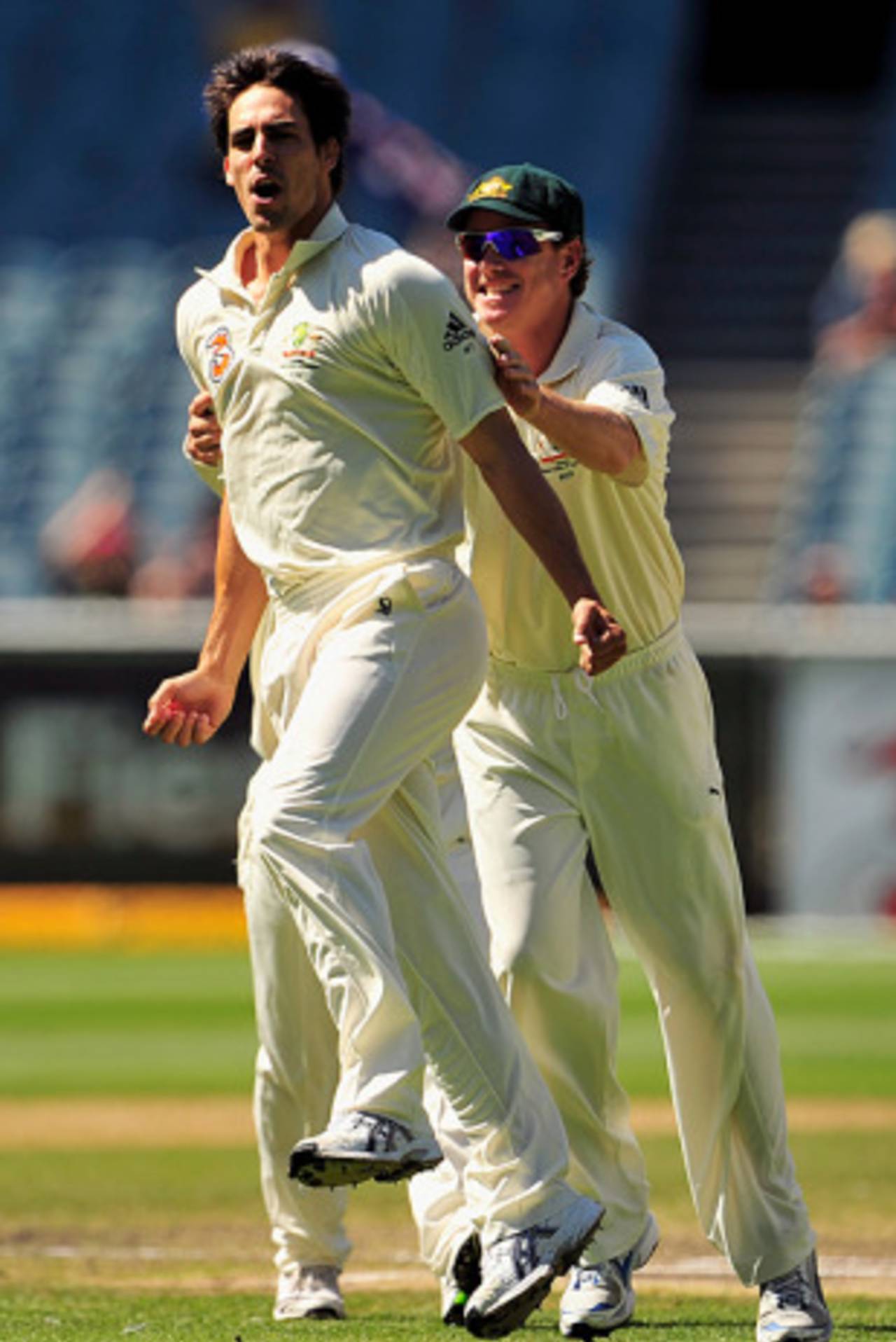 Mitchell Johnson snapped two in two balls in his first over, Australia v Pakistan, 1st Test, Melbourne, 5th day, December 30, 2009