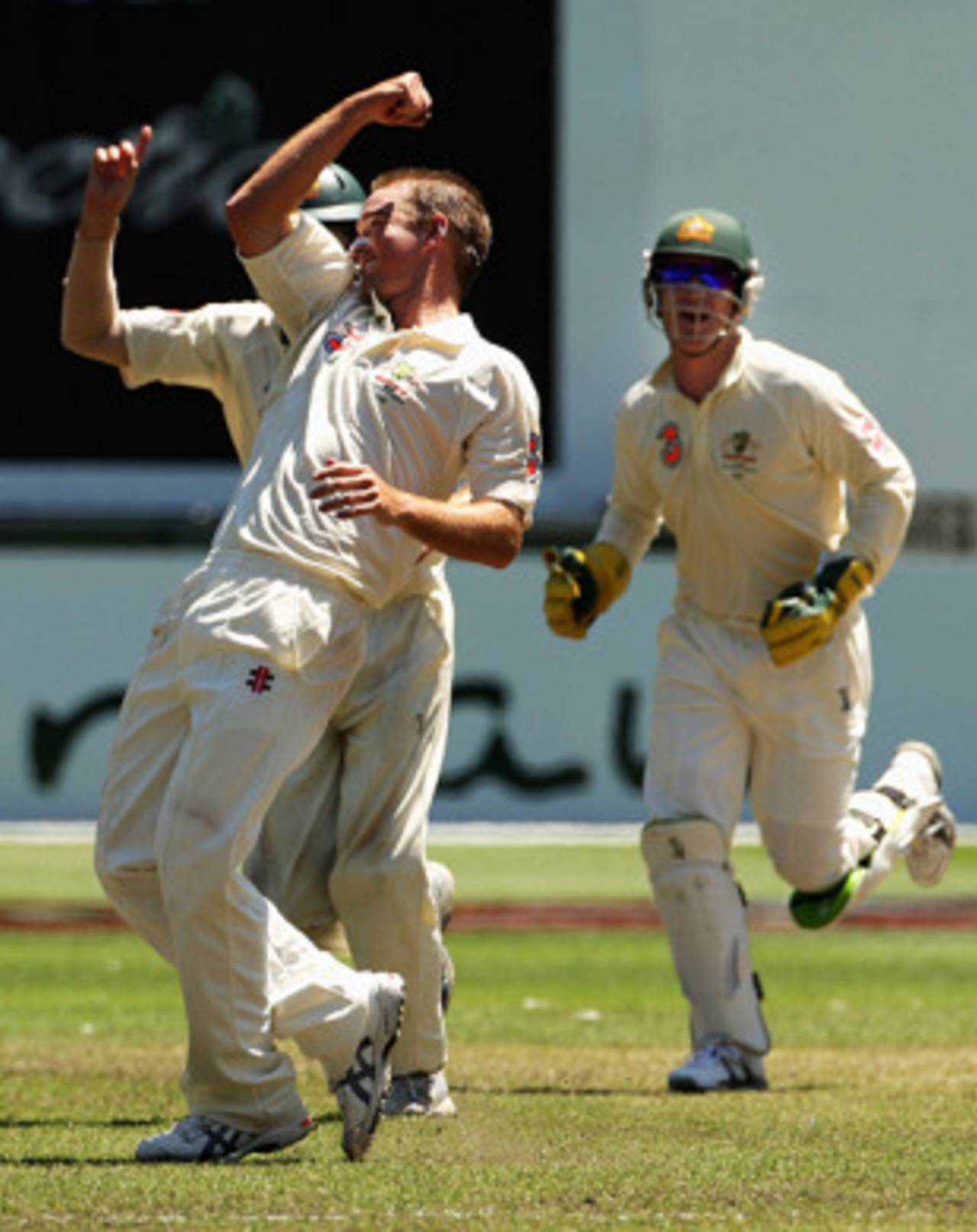 Nathan Hauritz took the two remaining wickets in his first over after lunch, Australia v Pakistan, 1st Test, Melbourne, 5th day, December 30, 2009