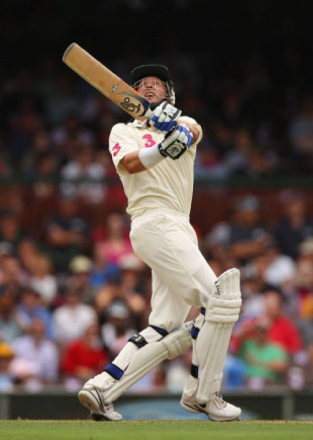 Michael Hussey skies a catch, Australia v Pakistan, 2nd Test, Sydney, 1st day, January 3, 2010