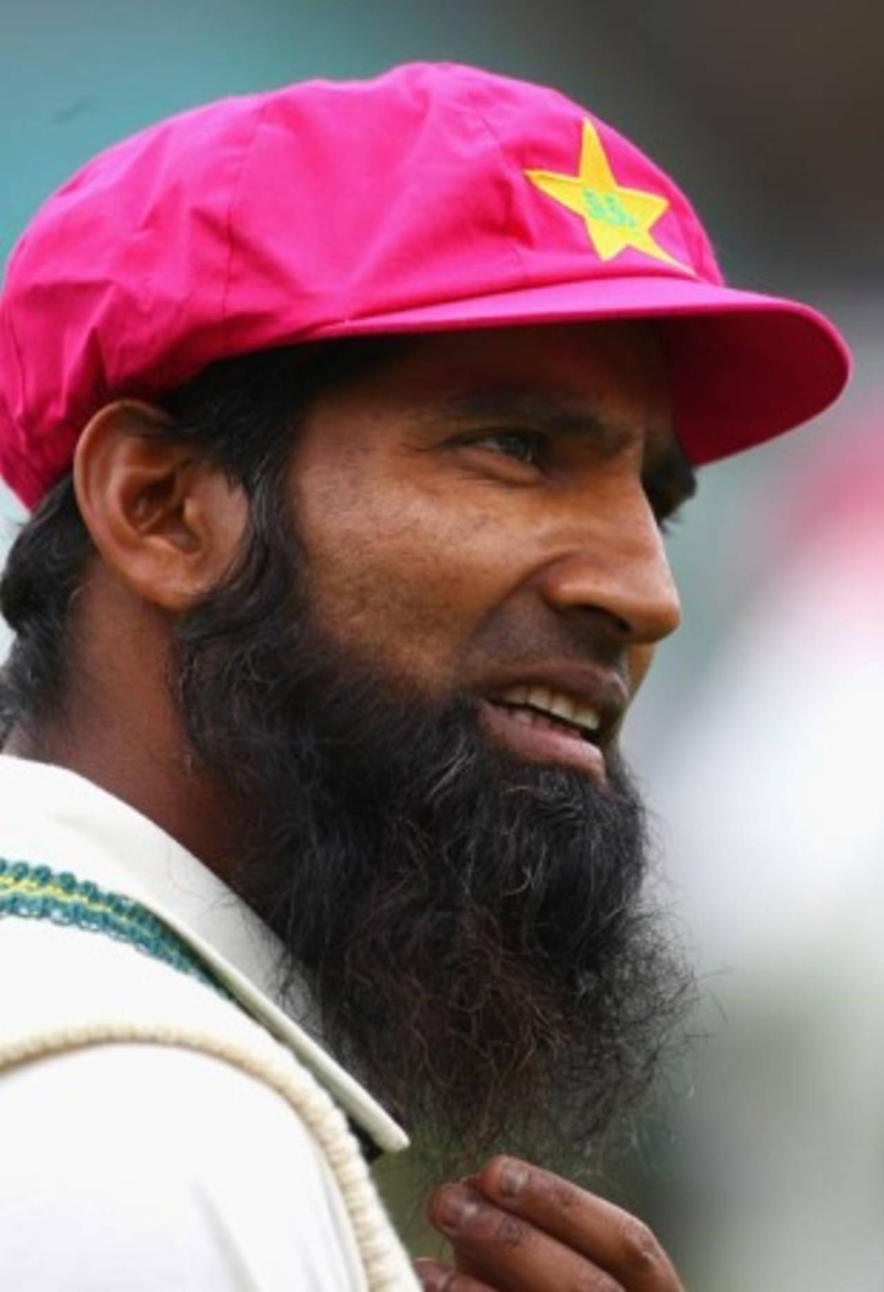 Mohammad Yousuf in a pink cap for the McGrath Foundation, Australia v Pakistan, 2nd Test, Sydney, 1st day, January 3, 2010