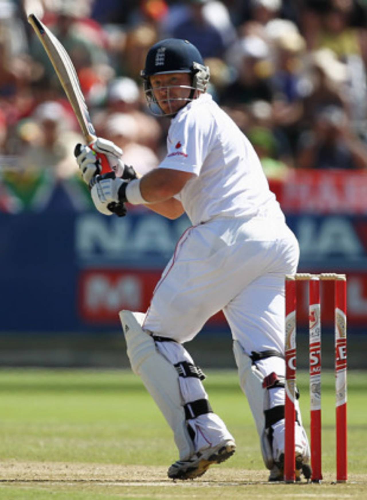 Ian Bell played nicely in a tough situation to keep England in contention, South Africa v England, 3rd Test, Cape Town, January 4, 2009
