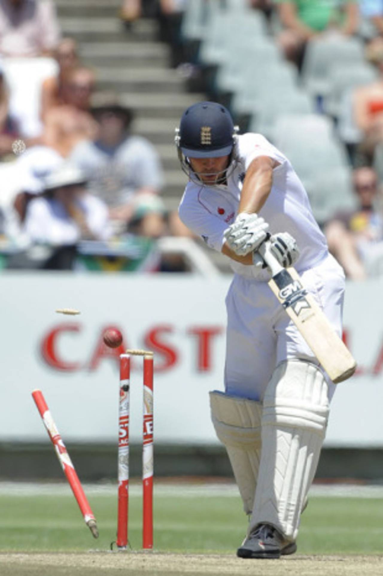 Jonathan Trott loses his offstump, South Africa v England, 3rd Test, Cape Town, January 7, 2010