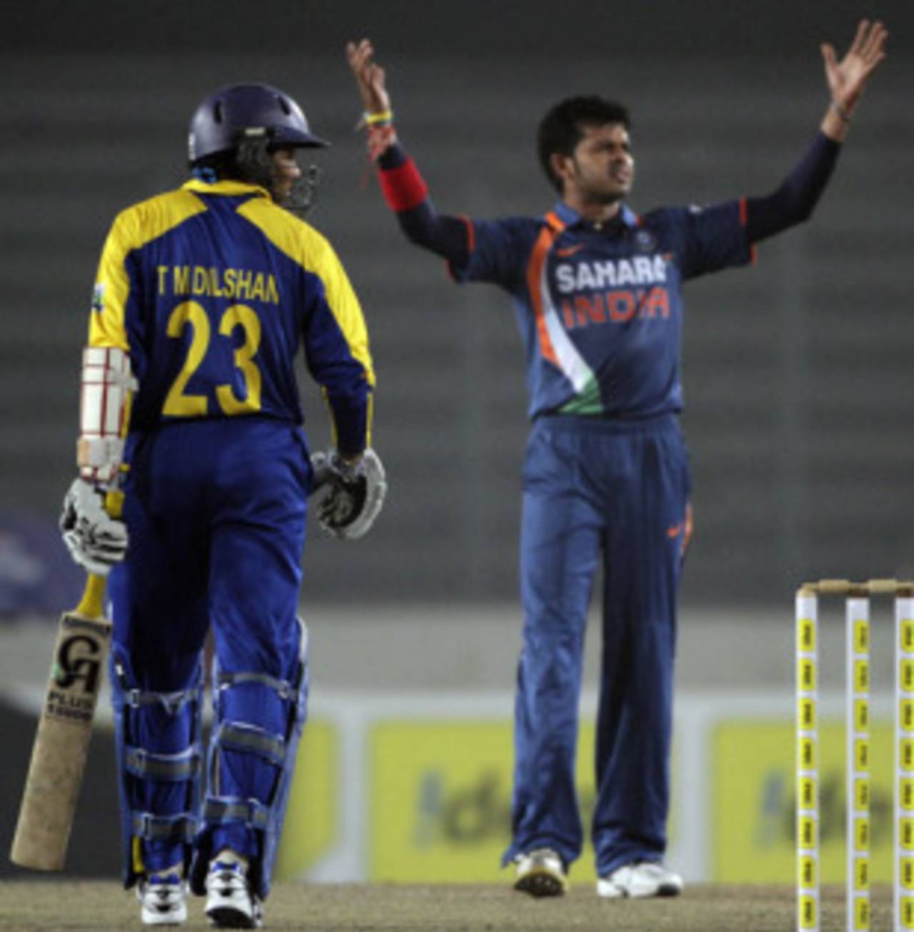 Tillakaratne Dishan despatches Sreesanth to the boundary, India v Sri Lanka, Tri-series final, Mirpur, January 13, 2010