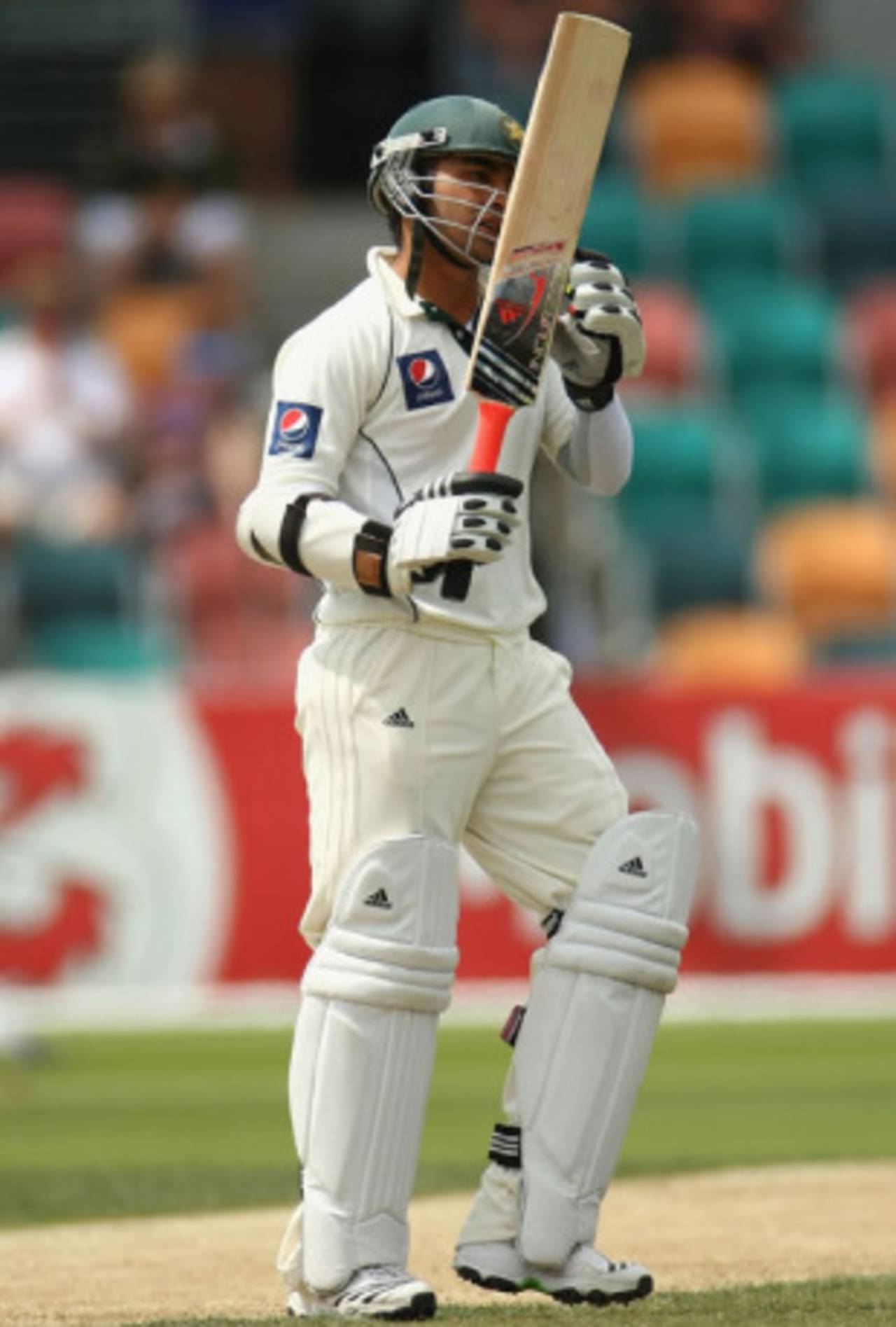 Salman Butt brings up an eventful half-century, 3rd Test, Australia v Pakistan, 3rd day, Hobart, January 16, 2010