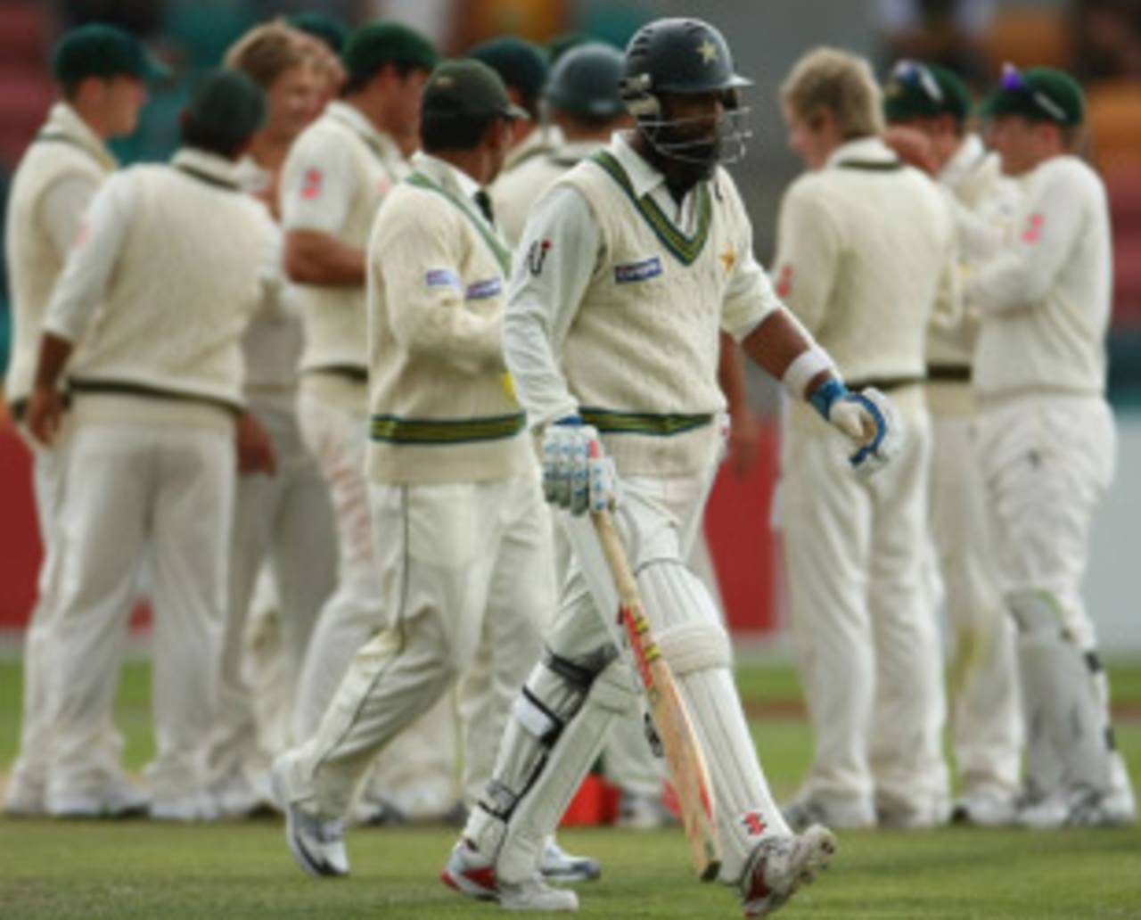 Pakistan lose their captain Mohammad Yousuf at a key time, 3rd Test, Australia v Pakistan, 4th day, Hobart, January 17, 2010