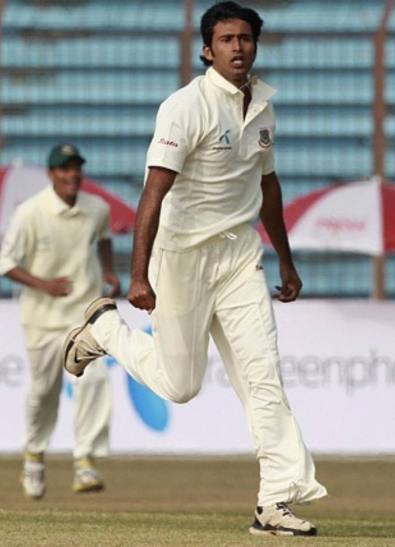 Shahadat Hossain played a prominent role in India's struggle on the first day, Bangladesh v India, 1st Test, Chittagong, 1st day, January 17, 2010