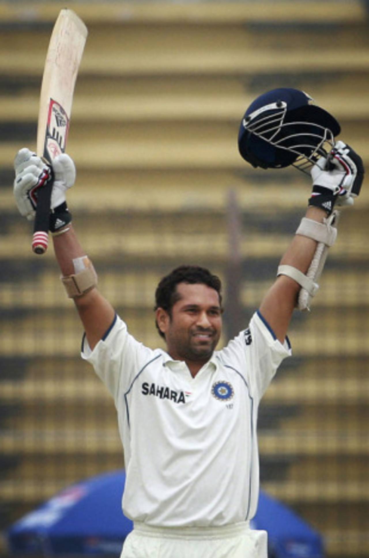 Sachin Tendulkar reaches his hundred, Bangladesh v India, 1st Test, Chittagong, 2nd day, January 18, 2010 