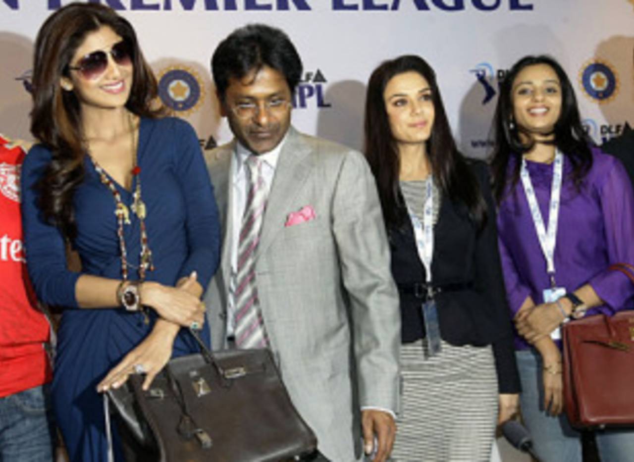 Shilpa Shetty, Lalit Modi, Preity Zinta and Gayatri Reddy pose for the cameras, Mumbai, January 19, 2010