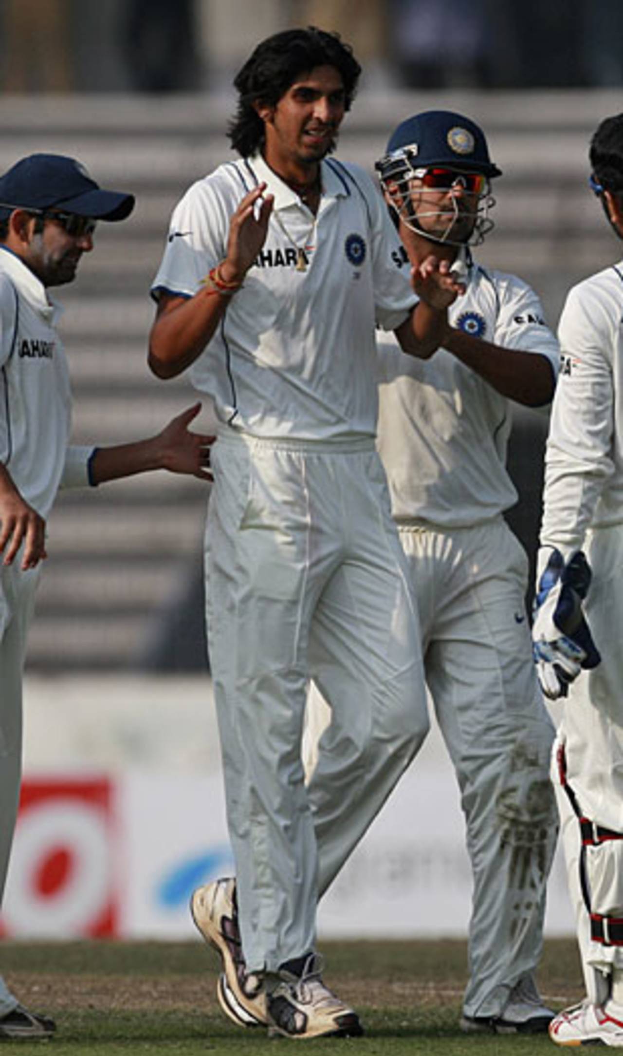 Ishant Sharma is congratulated after sending back Mushfiqur Rahim, Bangladesh v India, 2nd Test, Mirpur, 1st day, January 24, 2010