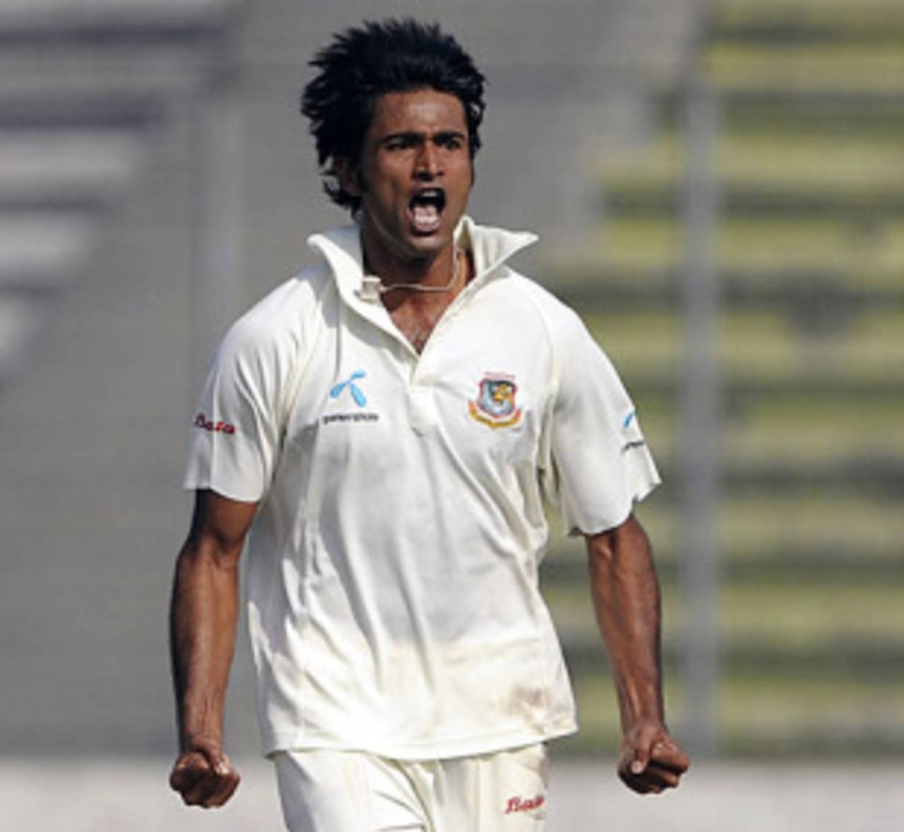 Shahadat Hossain lets go after getting rid of Virender Sehwag, Bangladesh v India, 2nd Test, Mirpur, 2nd day, January 25, 2010