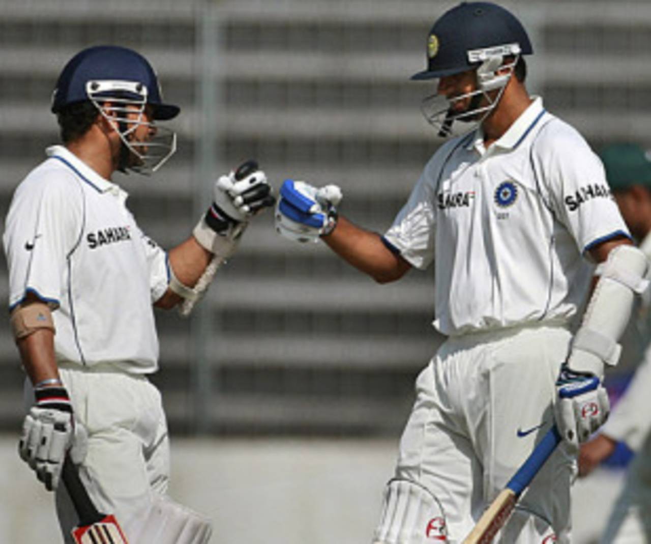 Sachin Tendulkar and Rahul Dravid keep the runs flowing, Bangladesh v India, 2nd Test, Mirpur, 2nd day, January 25, 2010