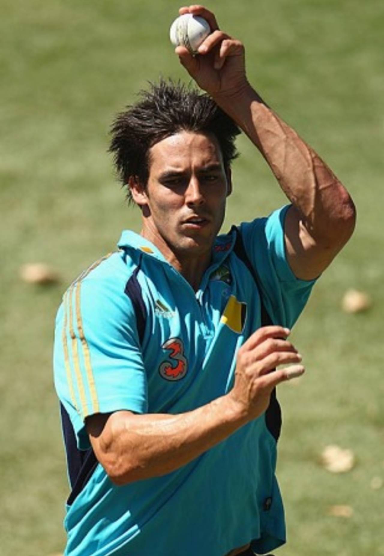 Mitchell Johnson gets ready to bowl at the nets, Perth, January 28, 2010