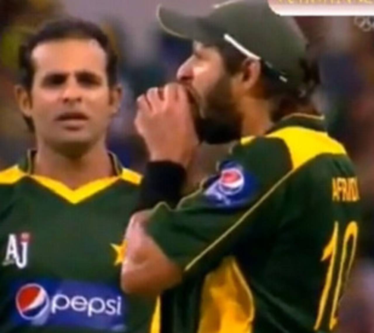 A screen grab of Shahid Afridi biting the ball at the WACA