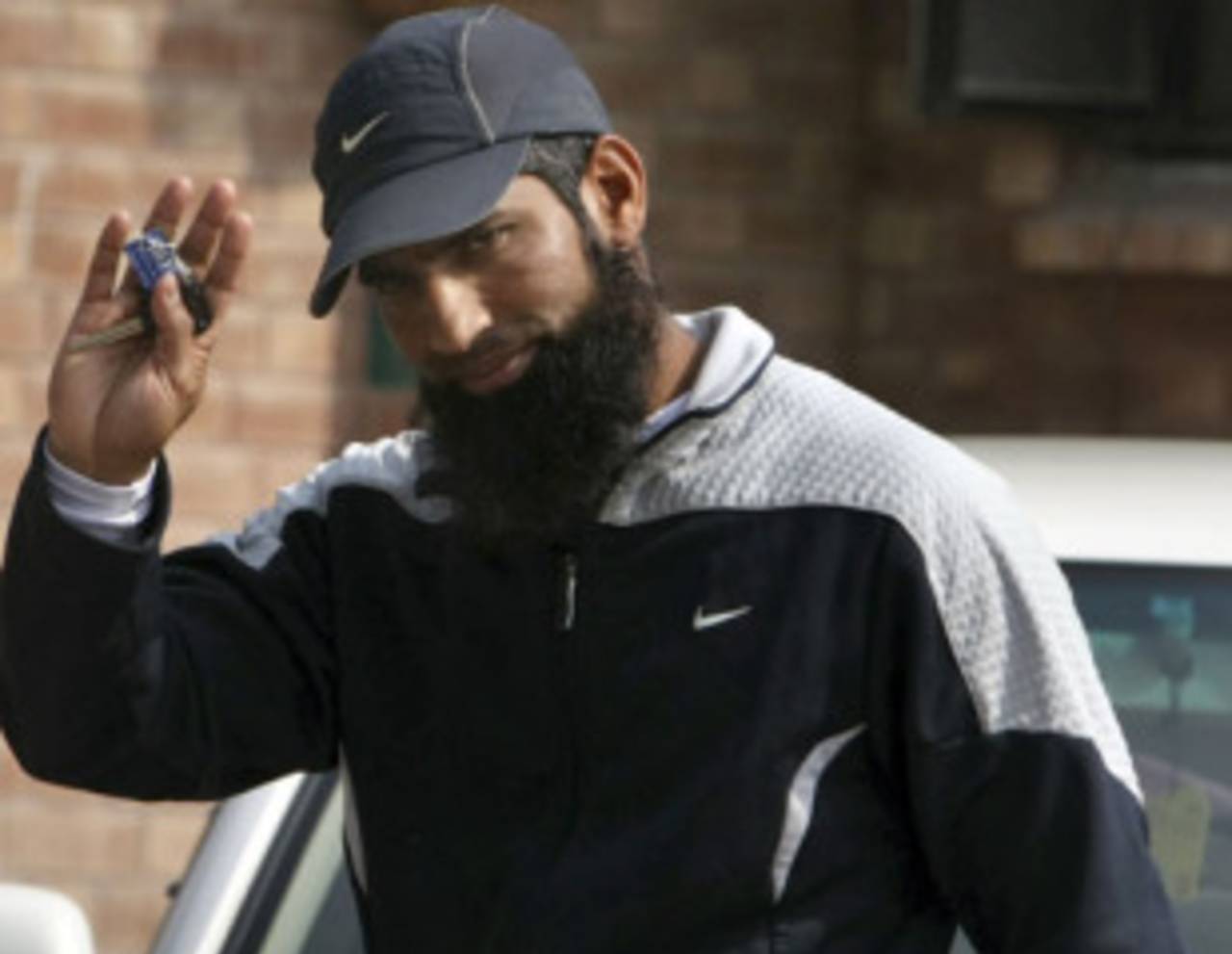 Mohammad Yousuf arrives to meet the inquiry committee&nbsp;&nbsp;&bull;&nbsp;&nbsp;Associated Press