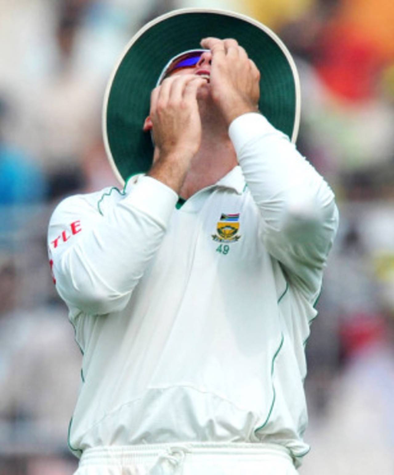 Graeme Smith is devastated as another catch goes down, India v South Africa, 2nd Test, Kolkata, 3rd day, February 16, 2010