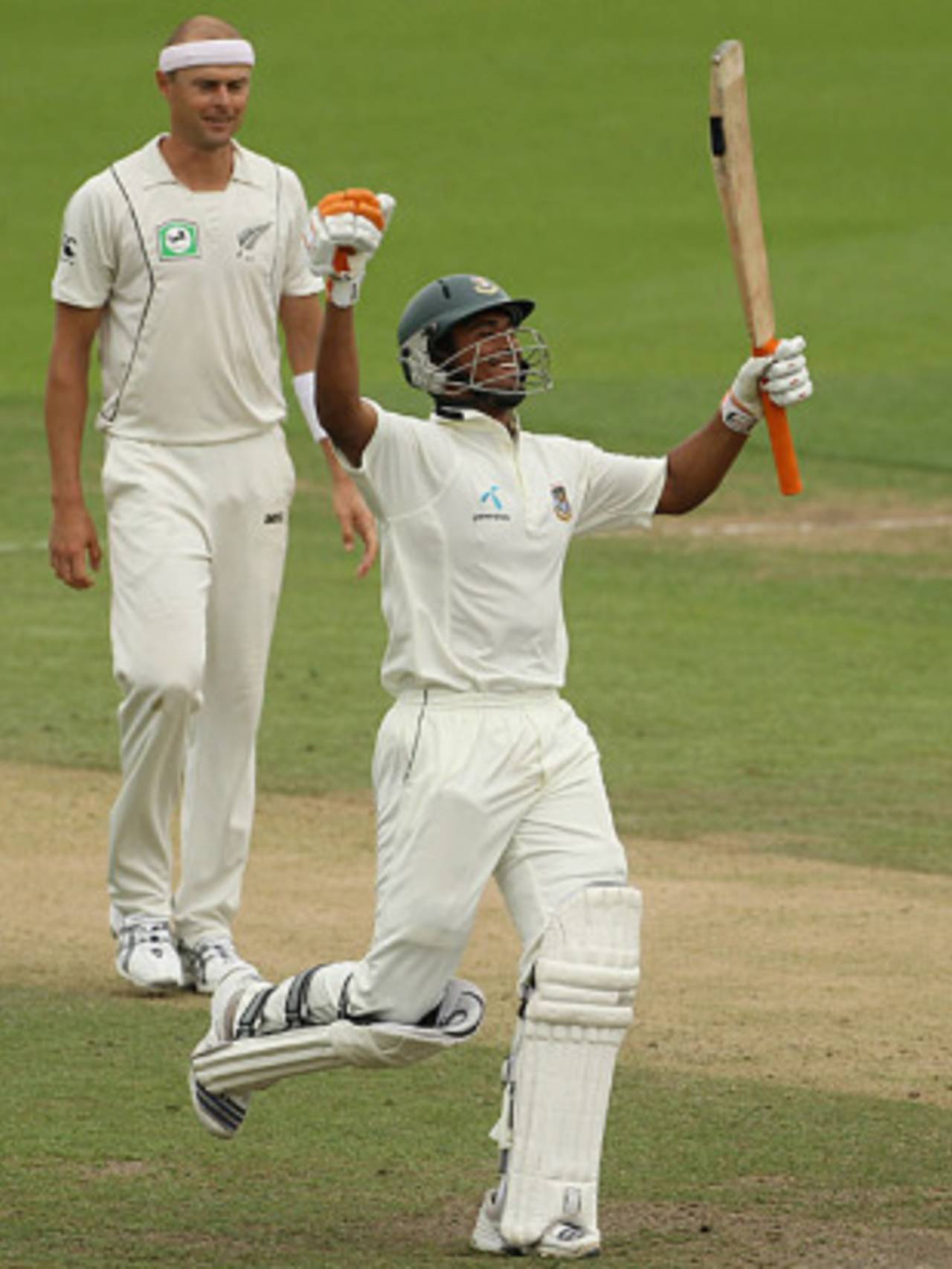 Mahmudullah celebrates his ton as Chris Martin looks on, New Zealand v Bangladesh, only Test, Hamilton, 3rd day, February 17, 2010