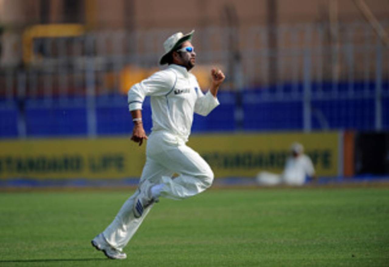Sachin Tendulkar gives chase, India v South Africa, 2nd Test, Kolkata, 5th day, February 18, 2010