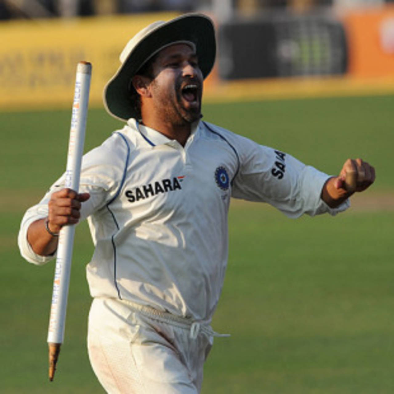 Sachin Tendulkar lets out a victory roar, India v South Africa, 2nd Test, Kolkata, 5th day, February 18, 2010