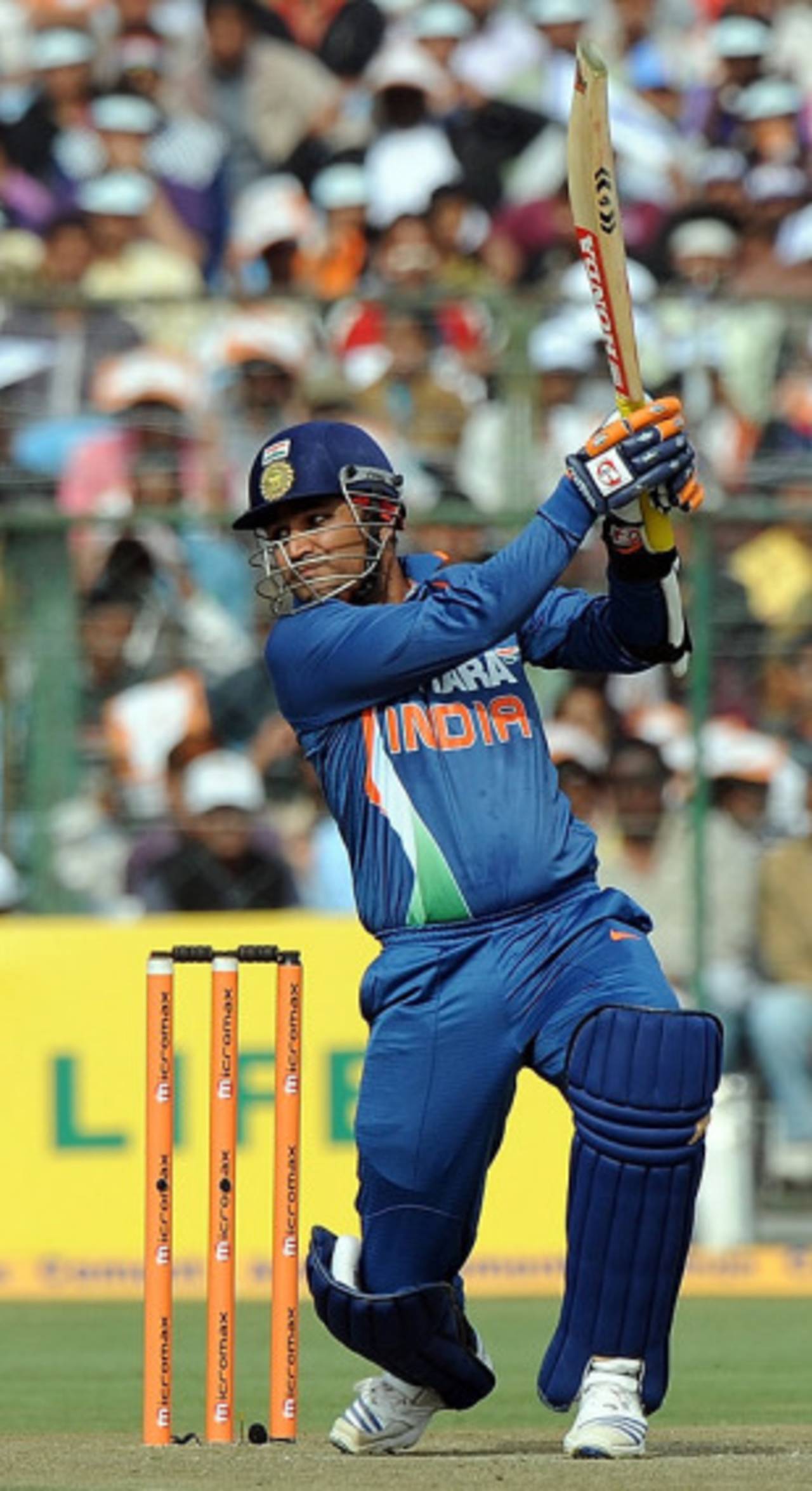 Virender Sehwag: "When I play a cover-drive, I play it to score runs. I don't play a shot to get out"&nbsp;&nbsp;&bull;&nbsp;&nbsp;AFP