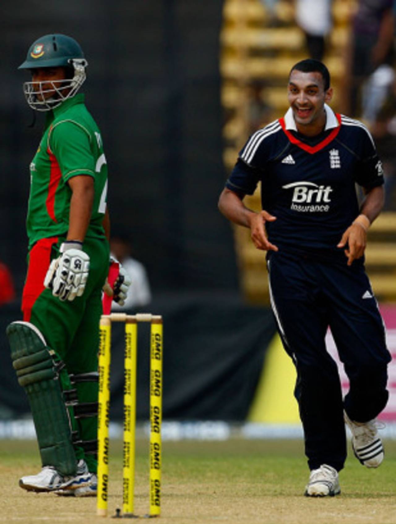 Ajmal Shahzad took a wicket with his third ball in ODI cricket, Bangladesh v England, 3rd ODI, Chittagong, March 5, 2010