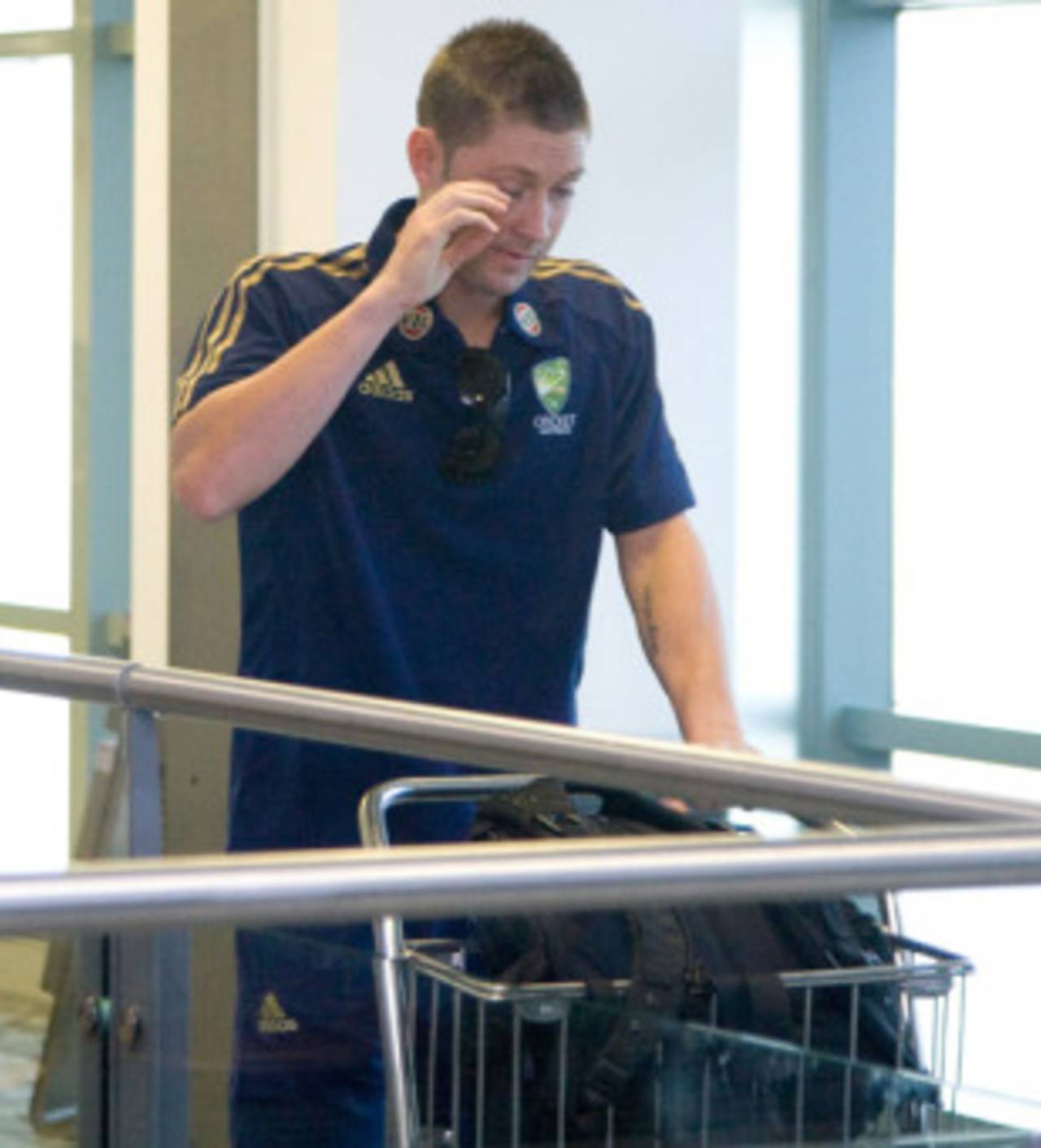 Michael Clarke leaves Sydney airport on the way to joining his team-mates in New Zealand&nbsp;&nbsp;&bull;&nbsp;&nbsp;Getty Images