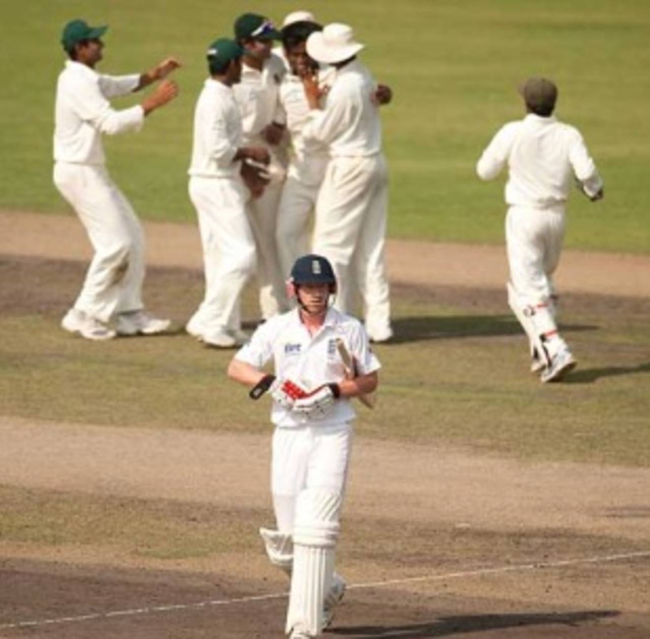 Paul Collingwood fell for a duck as Bangladesh put pressure on England, Bangladesh v England, 2nd Test, Dhaka, March 21, 2010