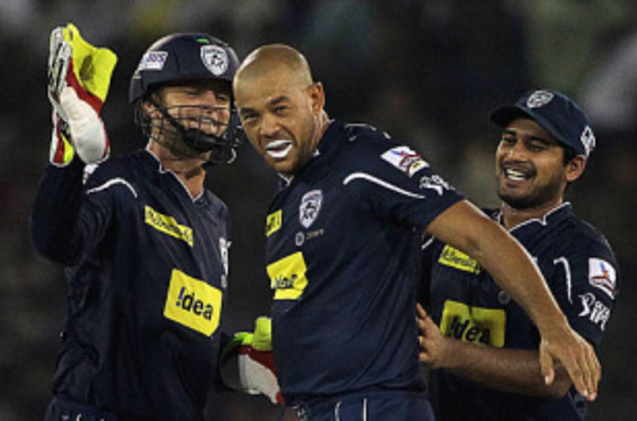 Adam Gilchrist congratulates Andrew Symonds the bowler, Deccan Chargers v Delhi Daredevils, IPL, Cuttack, March 21, 2010
