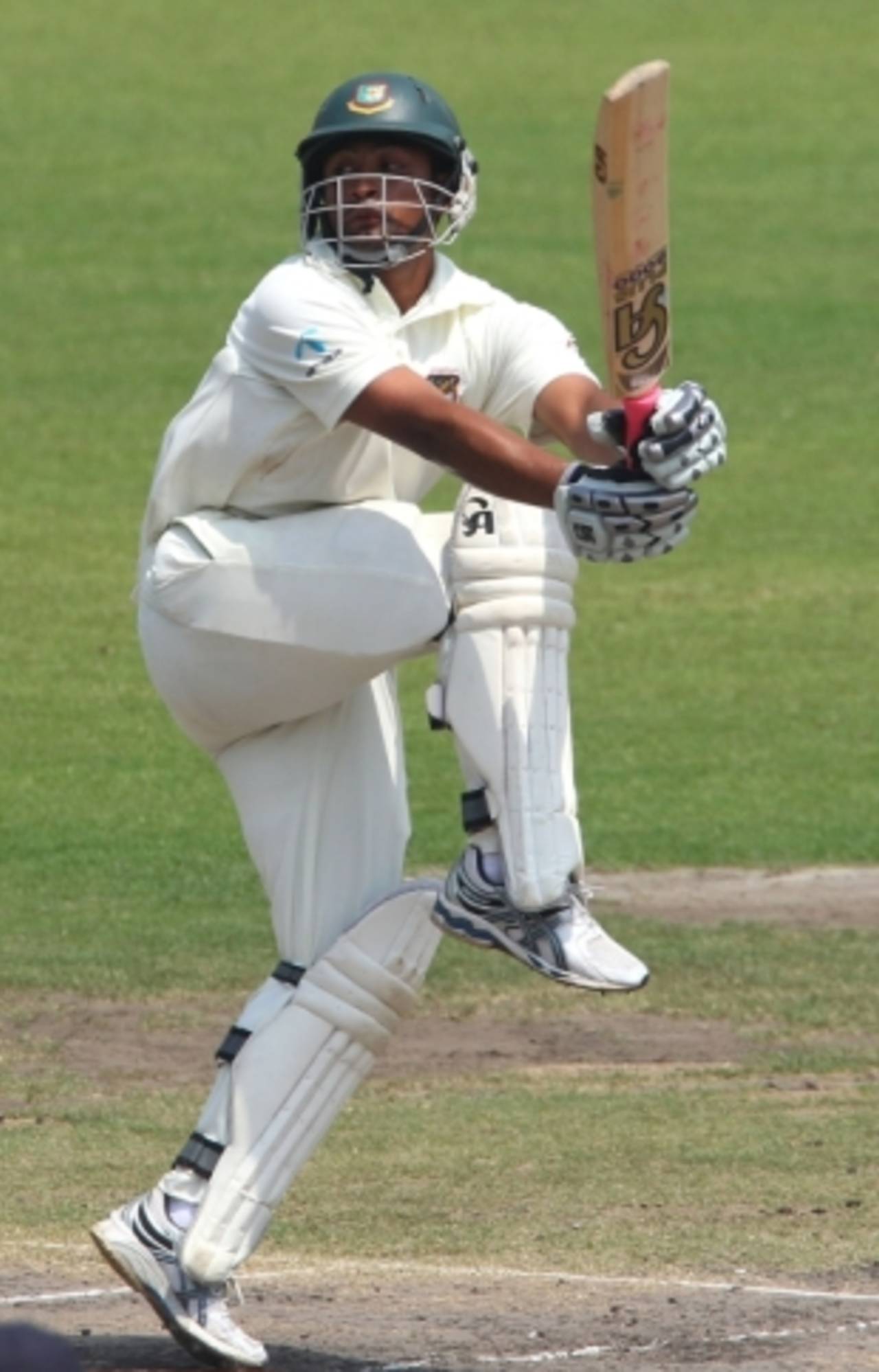 Tamim Iqbal pulls during his half century, Bangladesh v England, 2nd Test, Dhaka, March 23, 2010