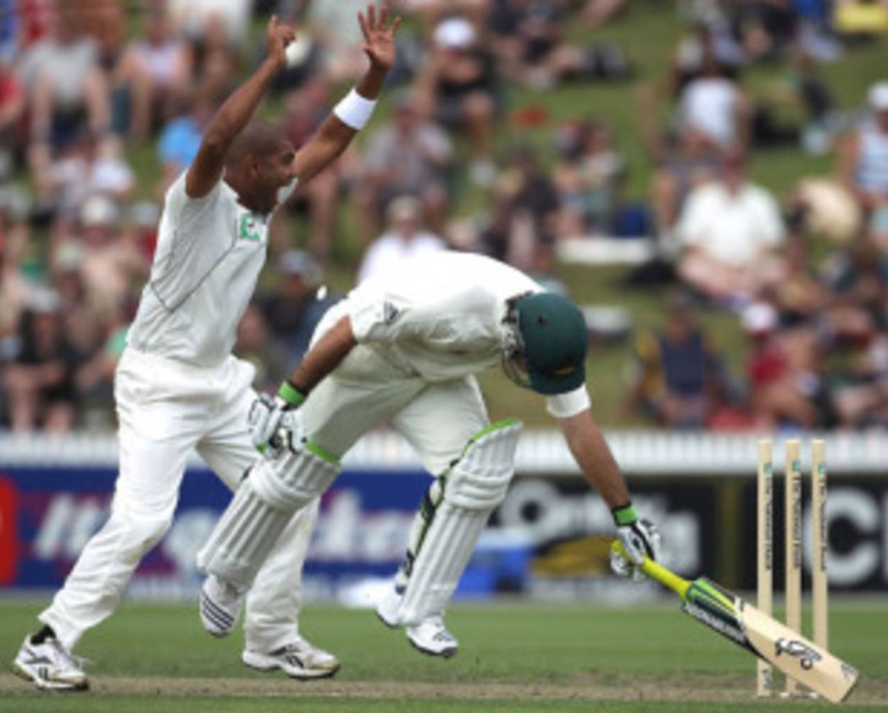 Jeetan Patel appeals for Ricky Ponting's run-out, New Zealand v Australia, 2nd Test, Hamilton, 1st day, March 27, 2010