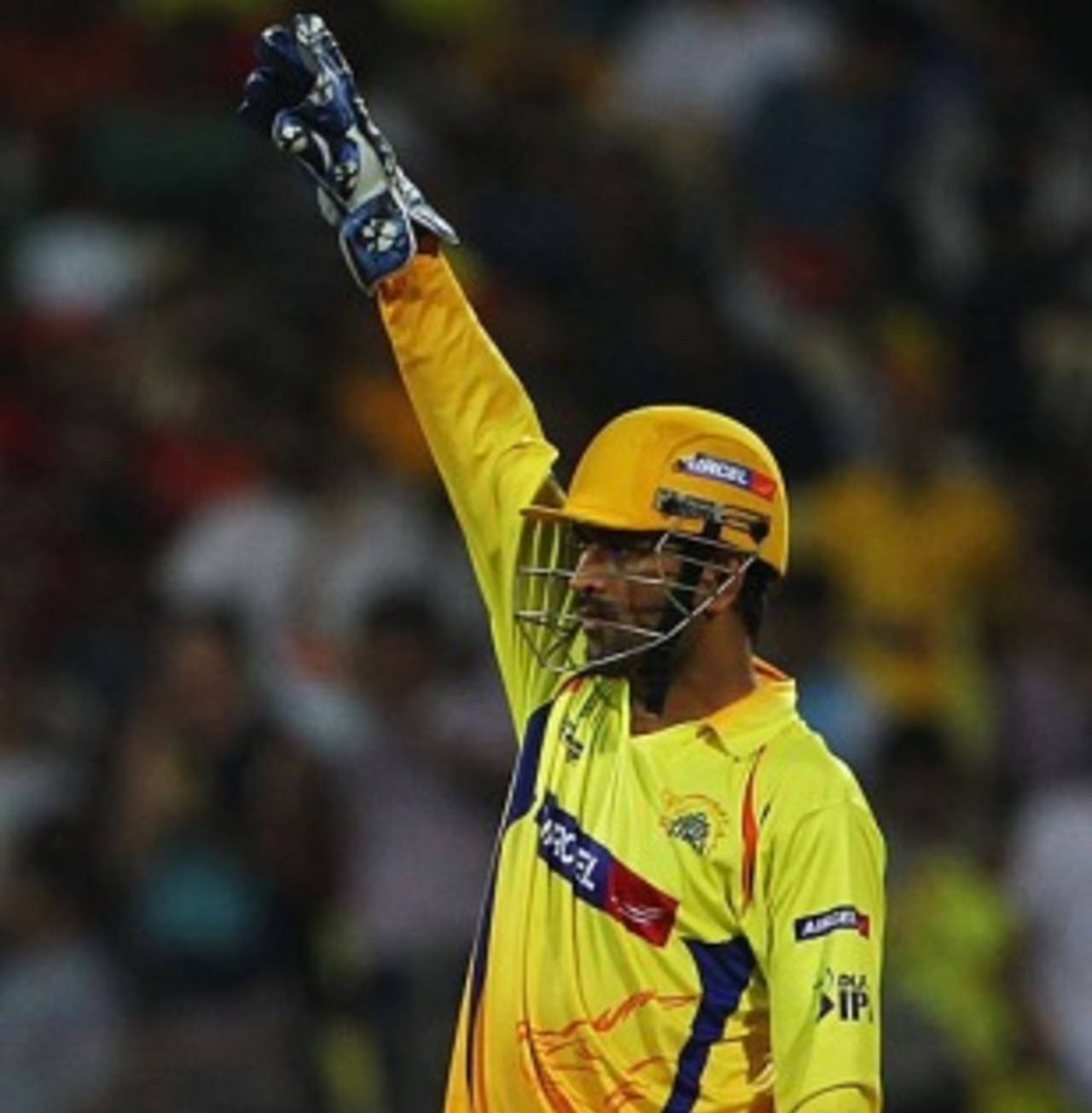 MS Dhoni signals to one of his fielders, Chennai Super Kings v Mumbai Indians, IPL, April 6, 2010