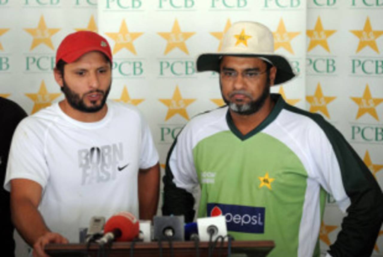 Shahid Afridi, and Waqar Younis address the media during a briefing, Lahore, April 18 2010