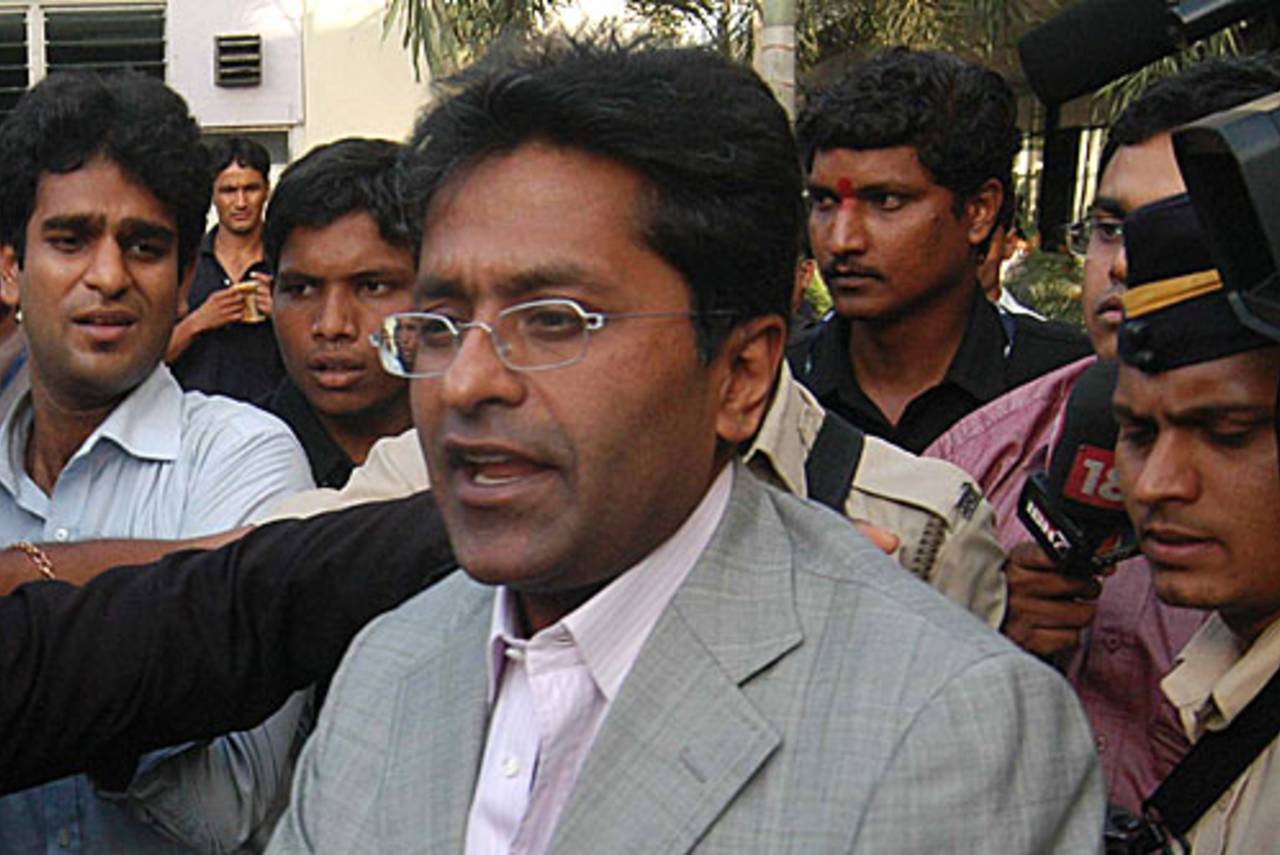 Reporters throng Lalit Modi at Mumbai international airport, Mumbai, April 20, 2010 