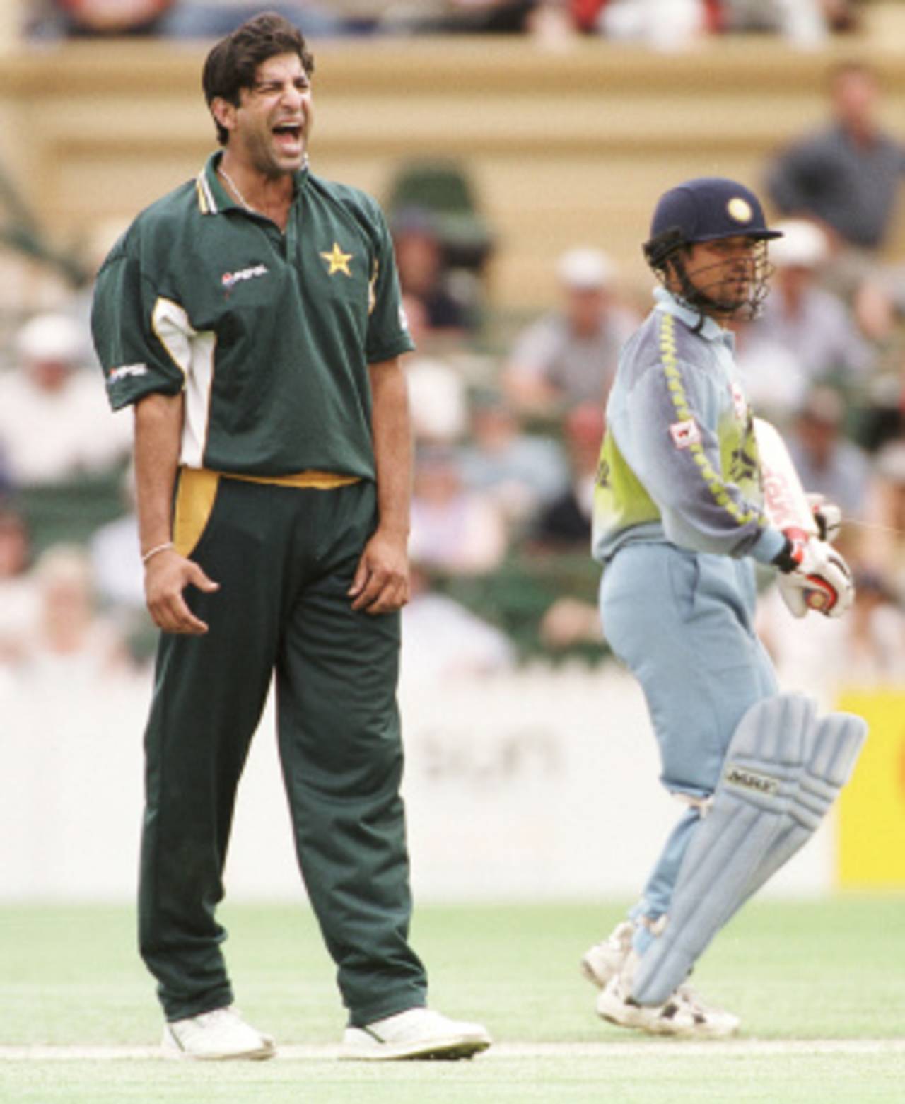 Wasim Akram is frustrated by his fielders as Sachin Tendulkar looks on, India v Pakistan, Carlton and Breweries United, Adelaide, January 25, 2000