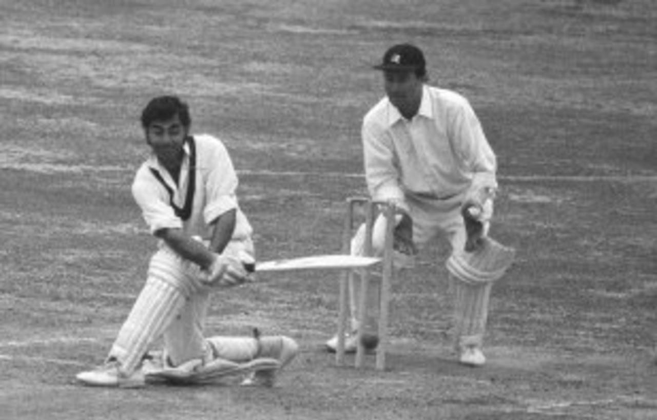 Farokh Engineer sweeps, Middlesex v Lancashire, Lord's, 3rd day, August 27, 1976