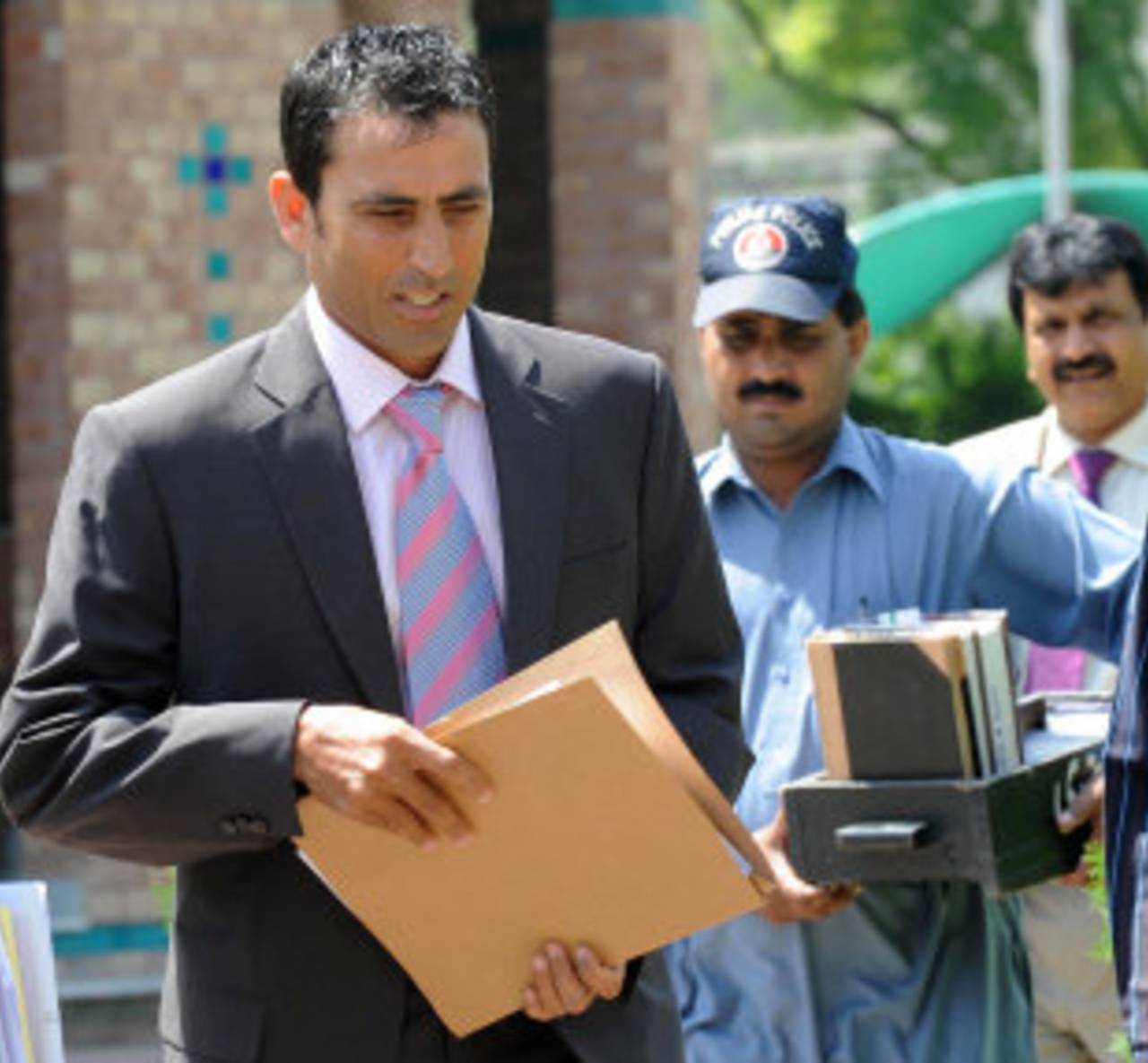Younis Khan arrives for the hearing against his ban, Lahore, May 15, 2010