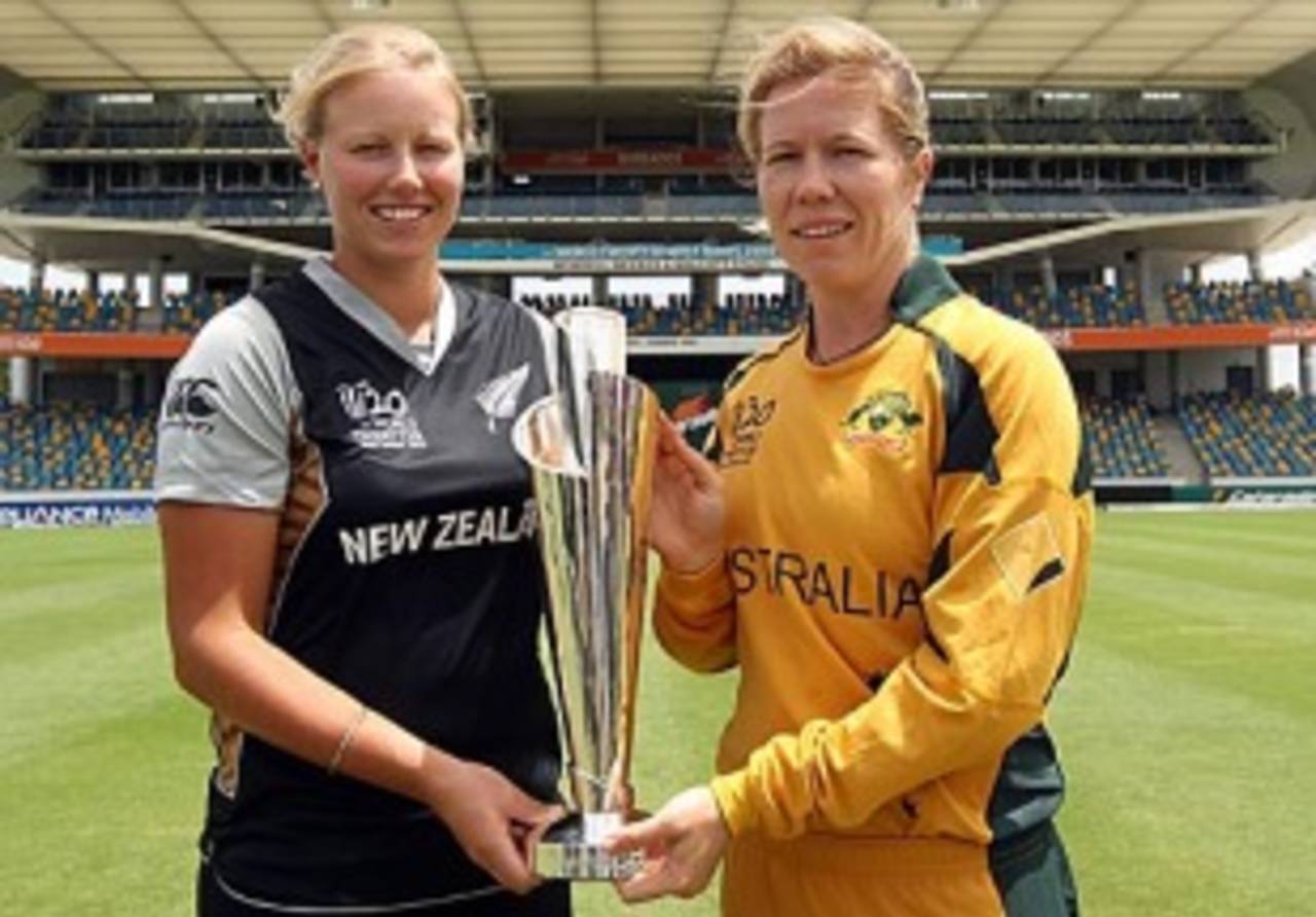 Eyes on the prize: New Zealand's Aimee Watkins takes a look at the trophy with Australia's Alex Blackwell&nbsp;&nbsp;&bull;&nbsp;&nbsp;Getty Images