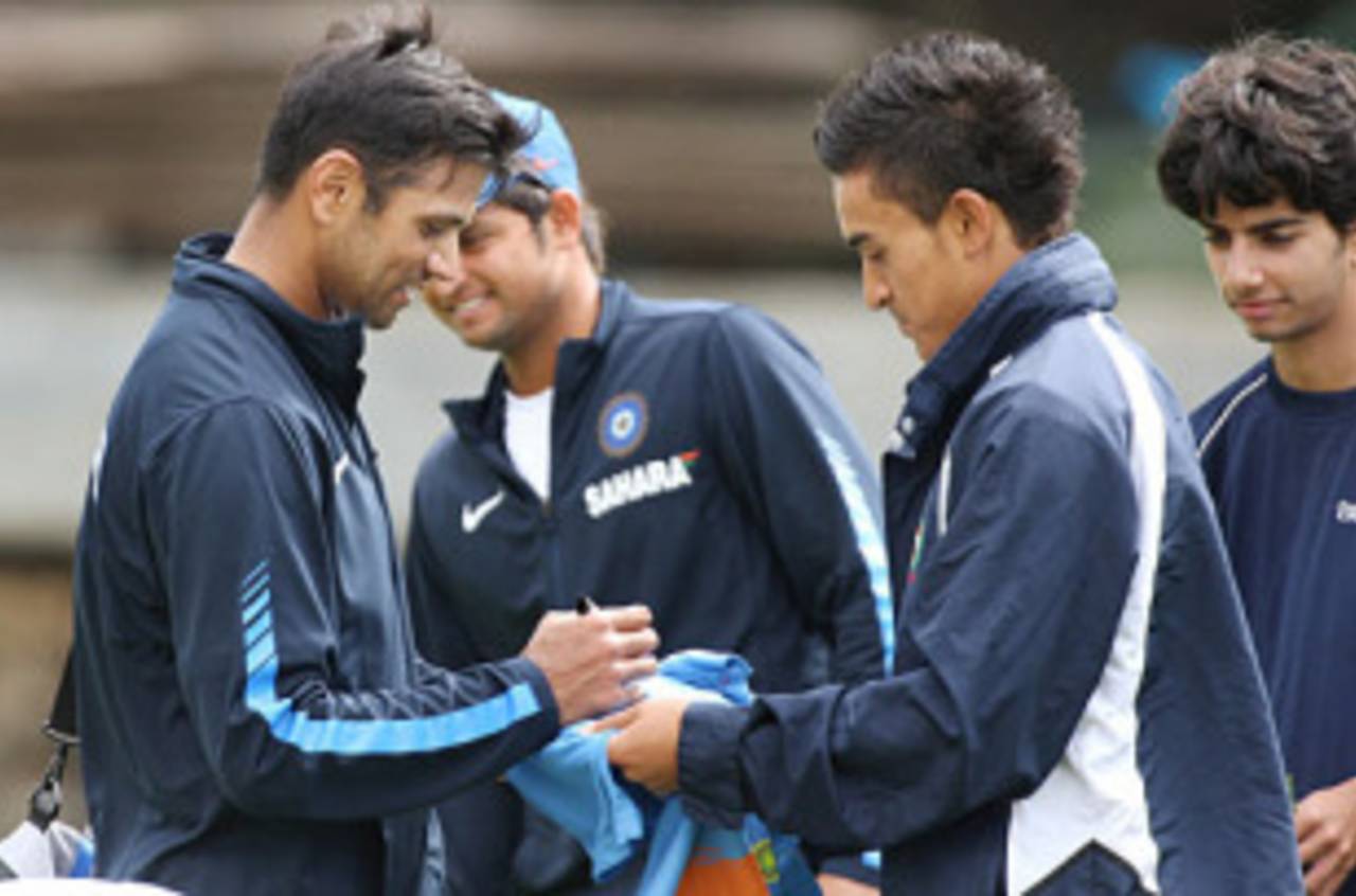 Rahul Dravid signs autographs during training in Auckland, March 13, 2009