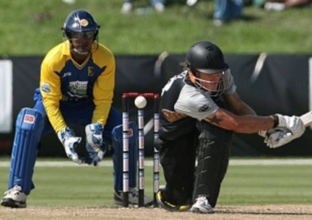 Rob Nicol misses the sweep, New Zealand v Sri Lanka, 1st Twenty20 international, Florida, May 22 2010