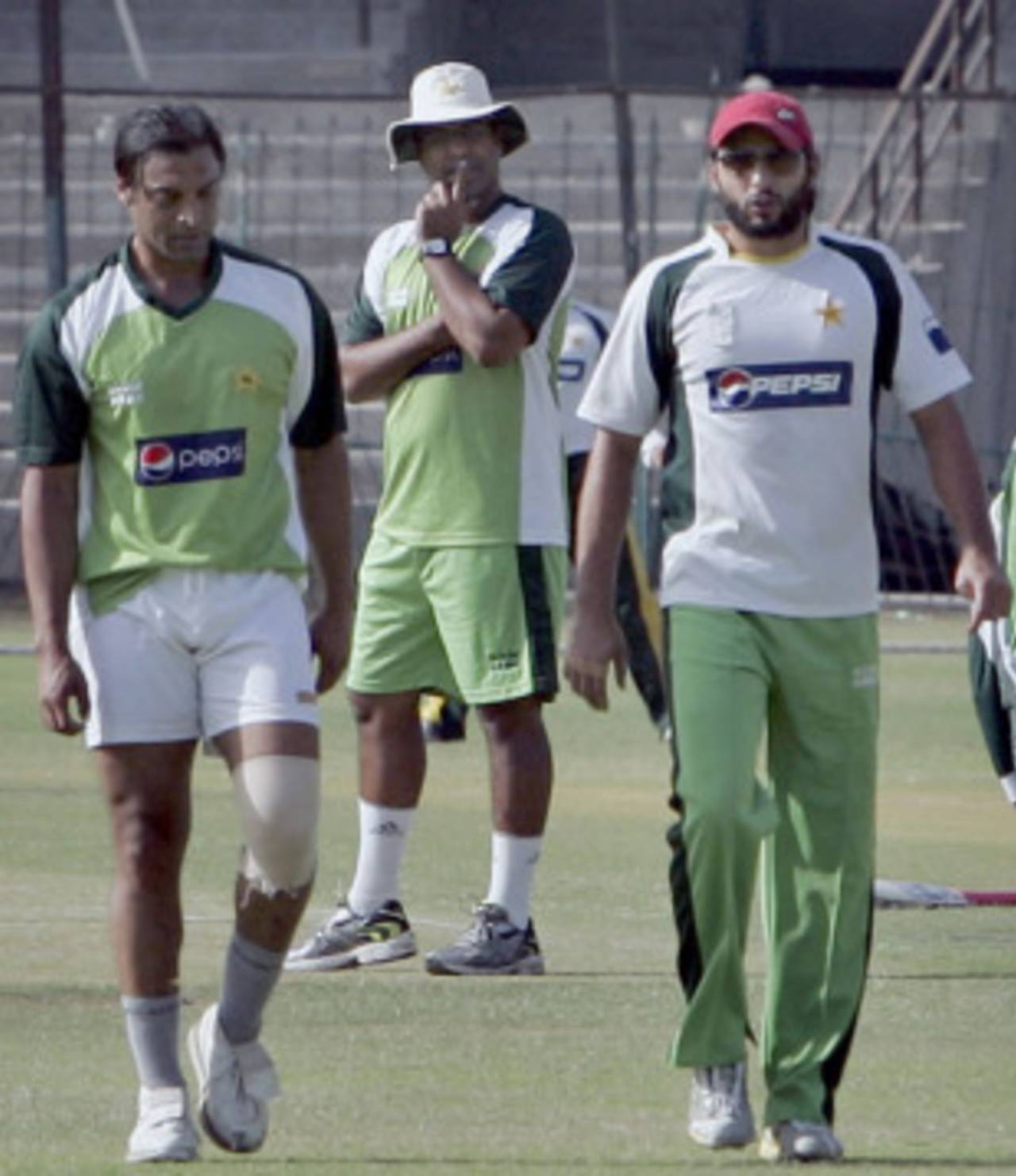 Waqar Younis watches Shoaib Akhtar and Shahid Afridi at a training camp, Lahore, June 9, 2010