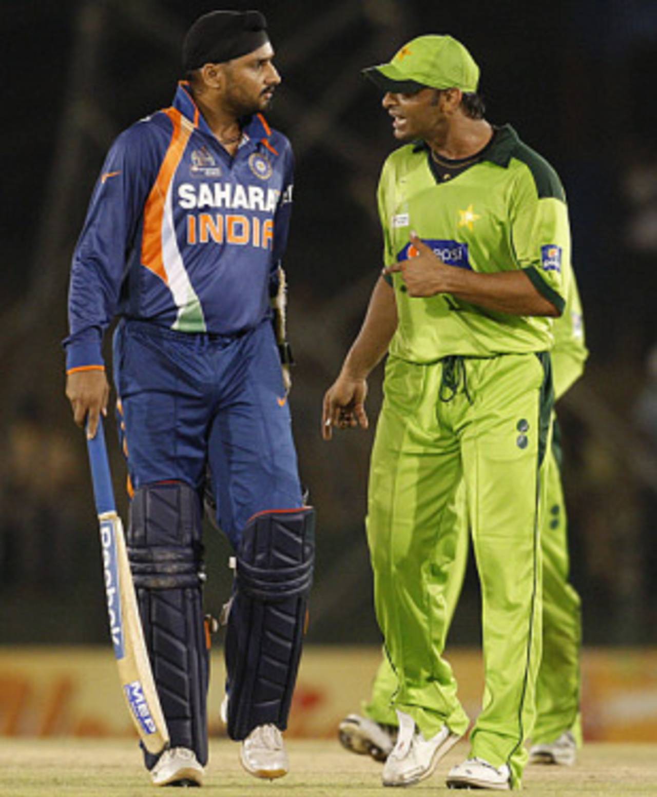 Harbhajan Singh and Shoaib Akhtar turn on the heat, India v Pakistan, 4th ODI, Asia Cup, Dambulla, June 19, 2010