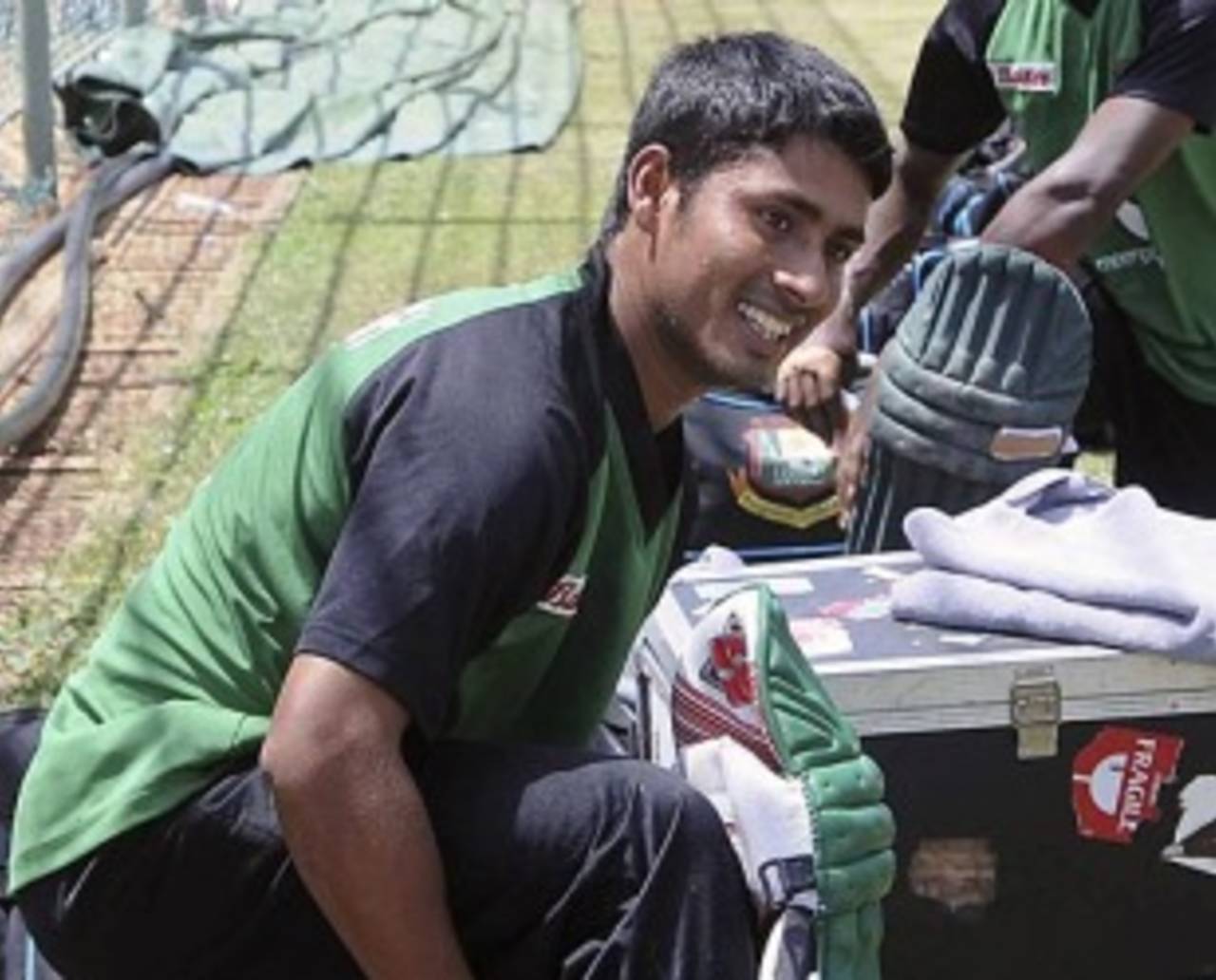 Mohammad Ashraful pads up on the eve of Bangladesh's match against Pakistan, Asia Cup, June 20, 2010