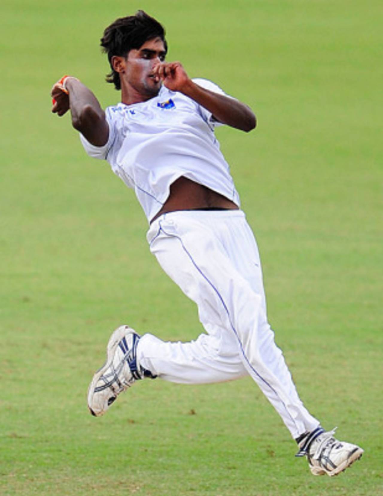 Nuwan Pradeep bowls for Sri Lanka A, Australia A v Sri Lanka A, 2nd Unofficial Test, Townsville, 2nd day, June 26, 2010