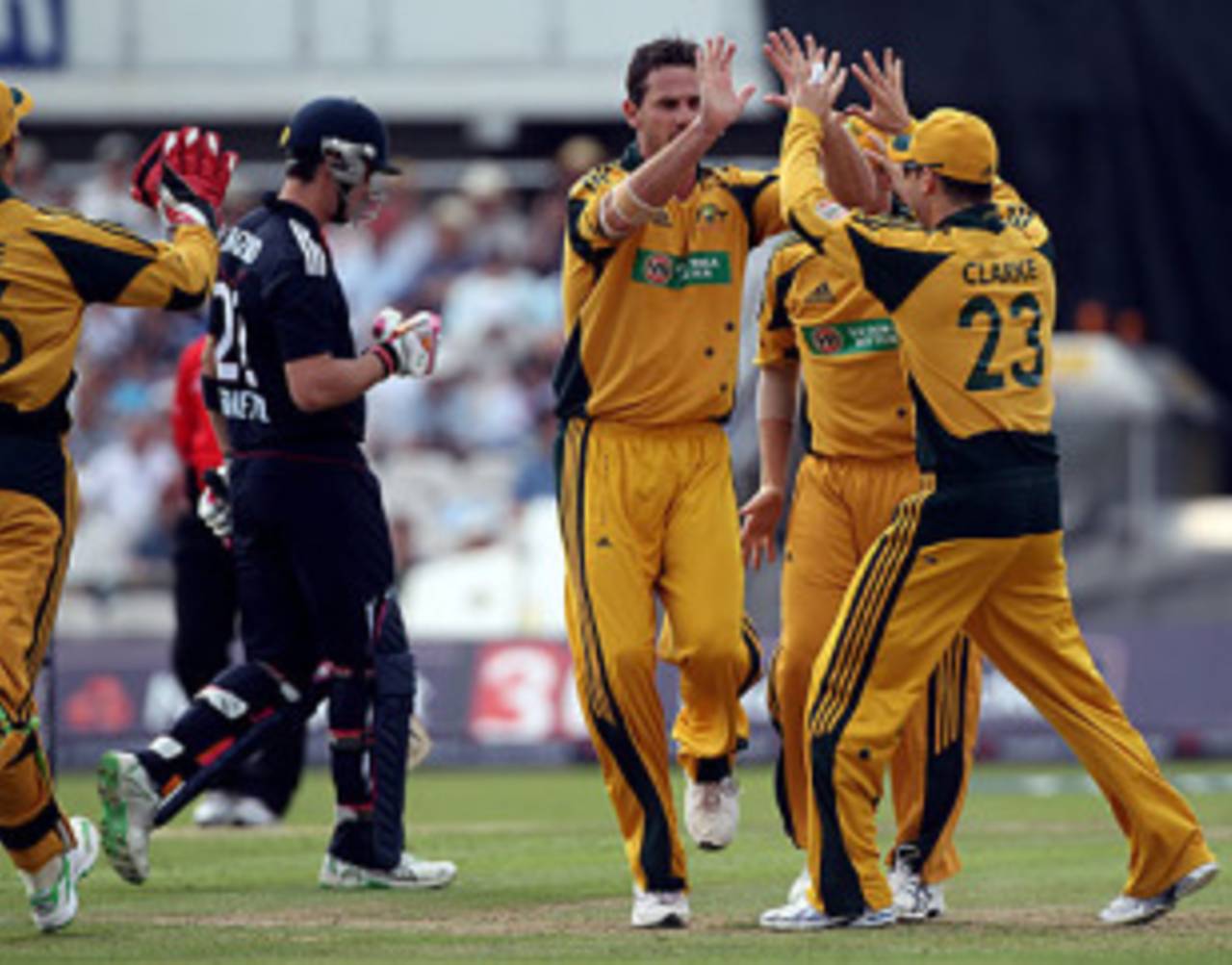 Shaun Tait struck in his first over to remove Craig Kieswetter, England v Australia, 3rd ODI, Old Trafford, June 27, 2010
