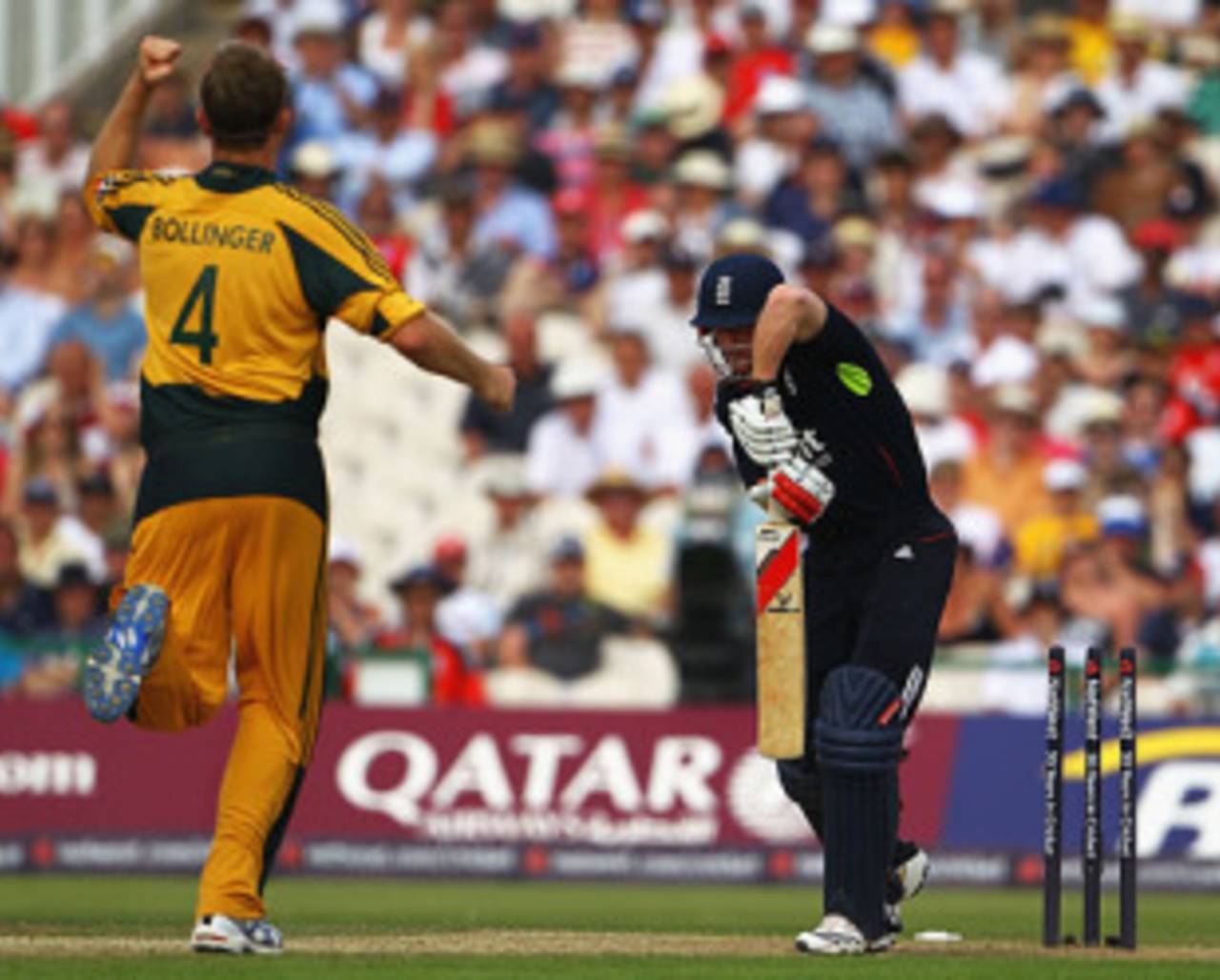 Doug Bollinger removed Paul Collingwood to give Australia a glimmer, England v Australia, 3rd ODI, Old Trafford, June 27, 2010