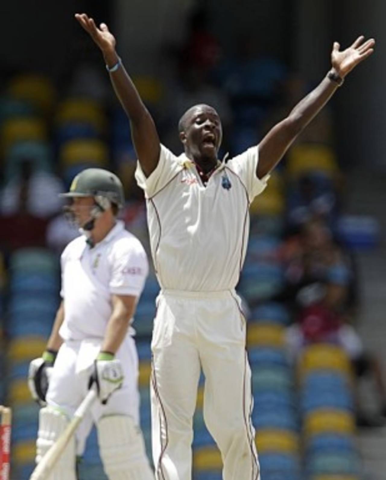 Kemar Roach appeals unsuccessfully against AB de Villiers, West Indies v South Africa, 3rd Test, Barbados, 2nd day, June 27, 2010